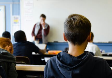 Podcast – Santé mentale à l’École : élèves en détresse, profs en alerte