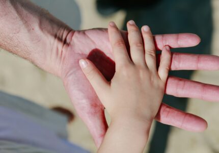 De l’enfance à l’adolescence : regards croisés sur les violences
