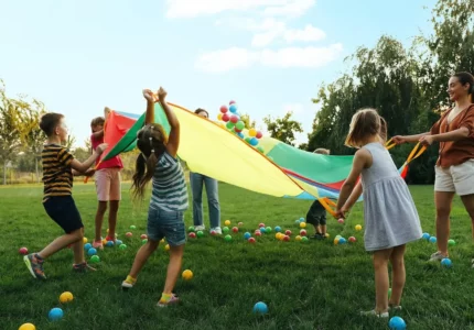 Tu cherches un job pour les vacances, pourquoi ne pas devenir animateur, animatrice ?​